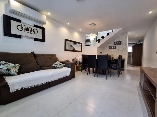Imagem: A casa possui 2 Dormitórios, 2 Suítes, 1 Banheiro,