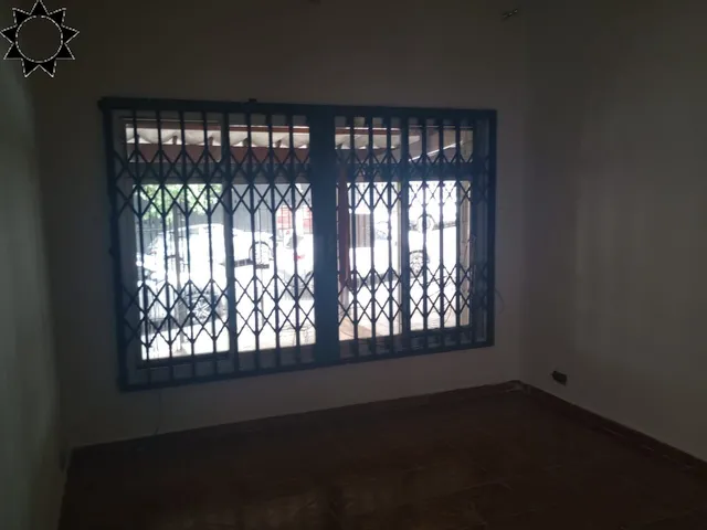 Imagem: A casa possui 3 Dormitórios, 2 Banheiros, 3 Vagas na
