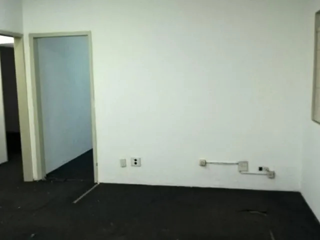 Imagem: A loja possui 2 Dormitórios, 2 Banheiros, 2 Vagas na