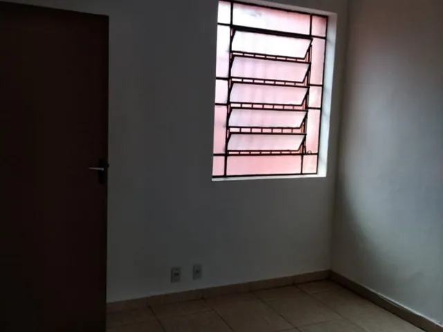 Imagem: A loja possui 1 Dormitório, 2 Banheiros, 1 Vaga na