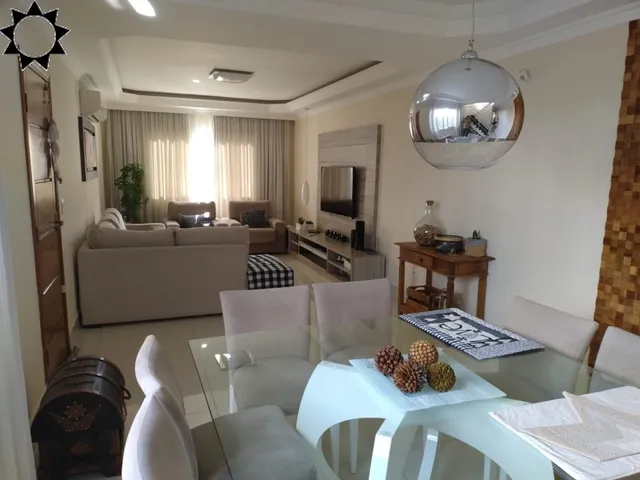 Imagem: A casa possui 3 Dormitórios, 3 Suítes, 4 Banheiros, 5