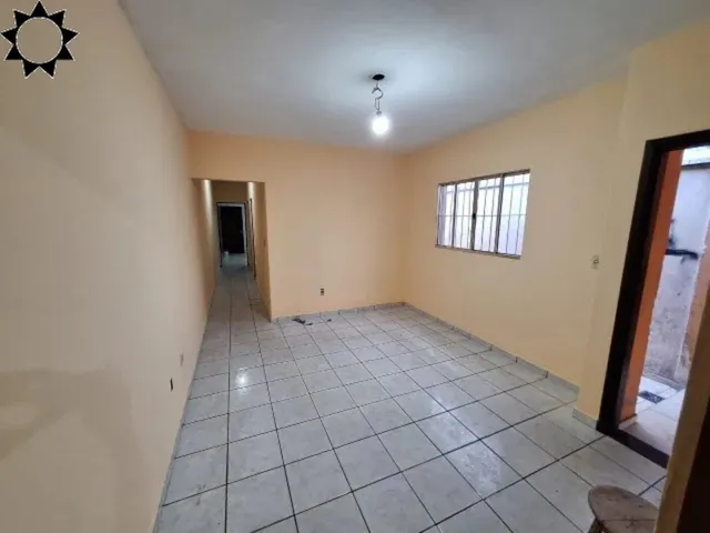 Imagem: A casa possui 2 Dormitórios, 1 Banheiro, 2 Vagas na