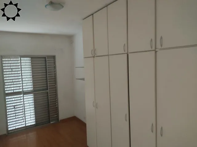 Imagem: Casa com 6 Dormitórios e 3 Vagas À Venda