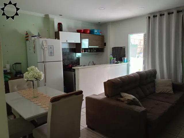 Imagem: A casa possui 4 Dormitórios, 2 Banheiros, 2 Vagas na