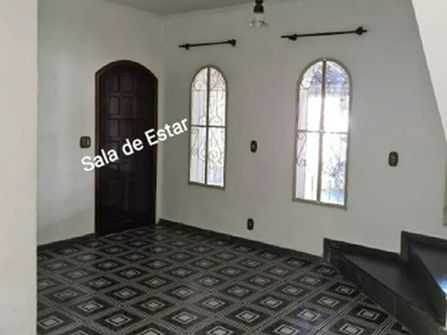 Imagem: A casa possui 3 Dormitórios, 1 Suíte, 3 Banheiros, 3