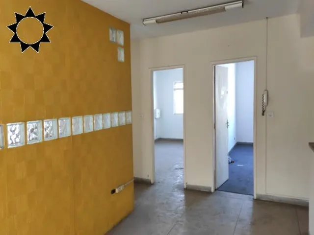 Imagem: A loja possui 1 Banheiro, 300m² de Área e está
