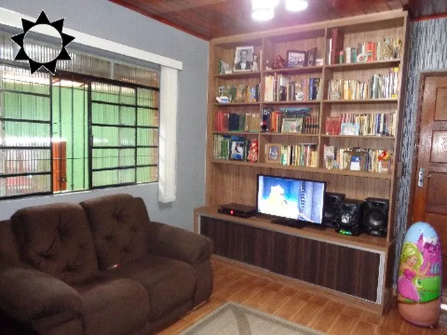 Imagem: A casa possui 3 Dormitórios, 2 Suítes, 2 Banheiros, 2