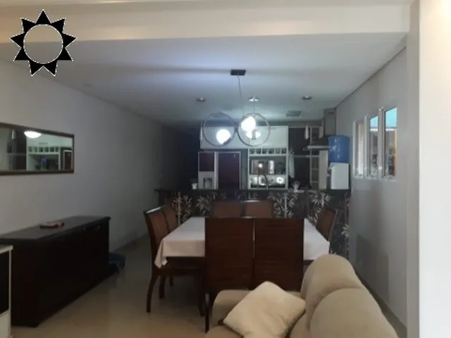 Imagem: A casa possui 3 Dormitórios, 3 Suítes, 3 Banheiros, 4