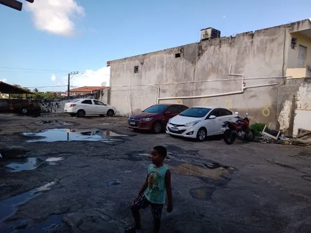 Imagem 2: Prédio em Itapon com 600M2, 800M2 Area Construida