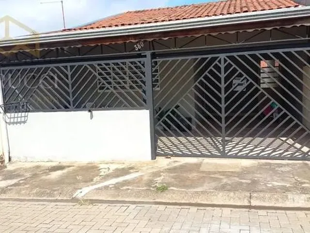 Imagem: A casa possui 2 Dormitórios, 1 Banheiro, 2 Vagas na