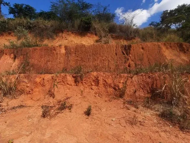 Imagem: Vende-Se Terreno