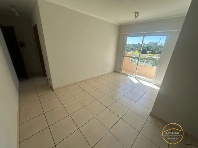 Imagem: O apartamento possui 2 Dormitórios, 1 Suíte, 1 Banheiro,