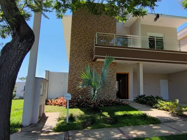 Imagem: A casa possui 4 Dormitórios, 3 Suítes, 5 Banheiros, 4
