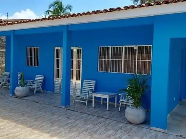 Imagem: A casa possui 4 Dormitórios, 2 Suítes, 3 Banheiros e