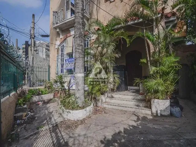 Imagem: Casa de Rua À Venda, 5 Quartos, 1 Vaga