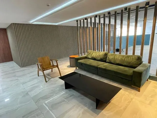 Imagem: O apartamento possui 1 Dormitório, 2 Banheiros, 1 Vaga na