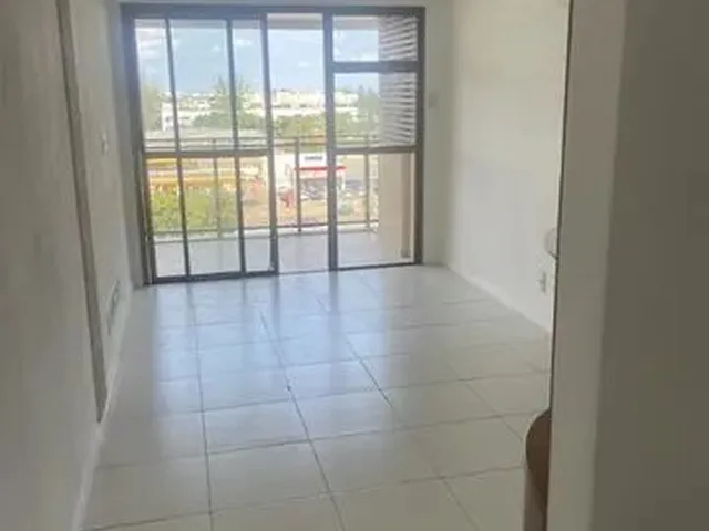Imagem: O apartamento possui 2 Dormitórios, 1 Suíte, 2 Banheiros,