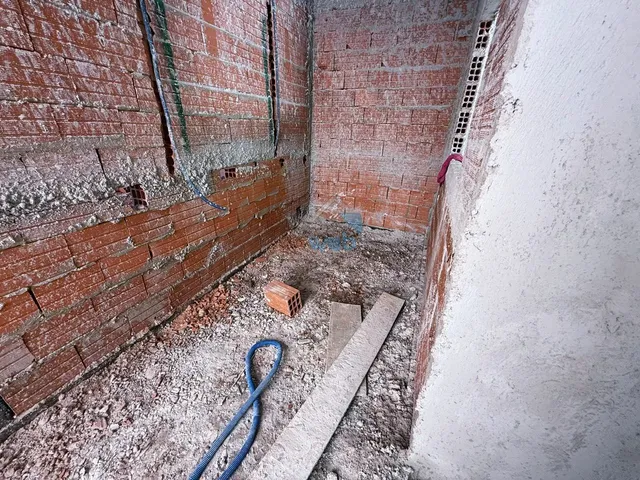 Imagem 6: Sobrados em construção, à venda no Bairro CIC, com três quartos, suite, sala