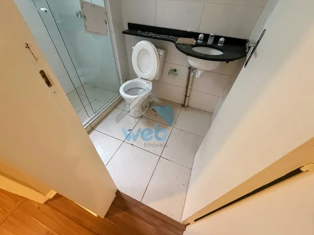 Imagem 16: Apartamento com dois quartos, sala ampla, laminados