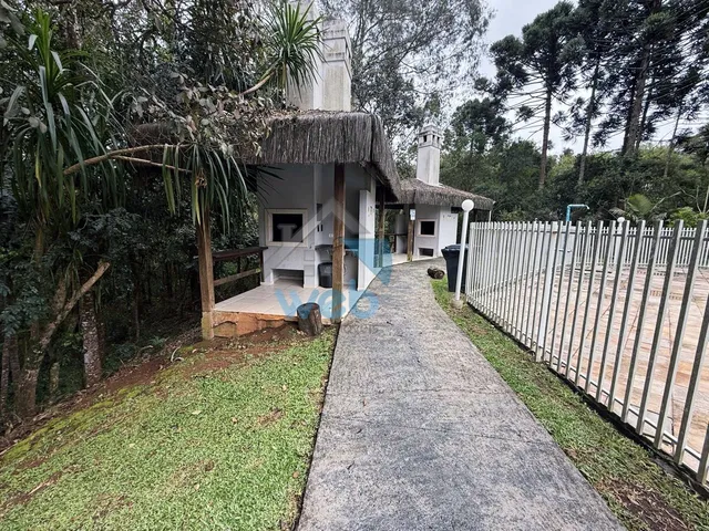 Imagem 4: Apartamento com dois quartos, sala ampla, laminados