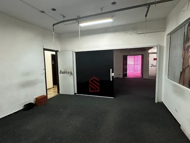 Imagem 7: Imóvel comercial para locação em Curitiba-PR, bairro Hauer, 20 salas e 2.100,00 m² de
