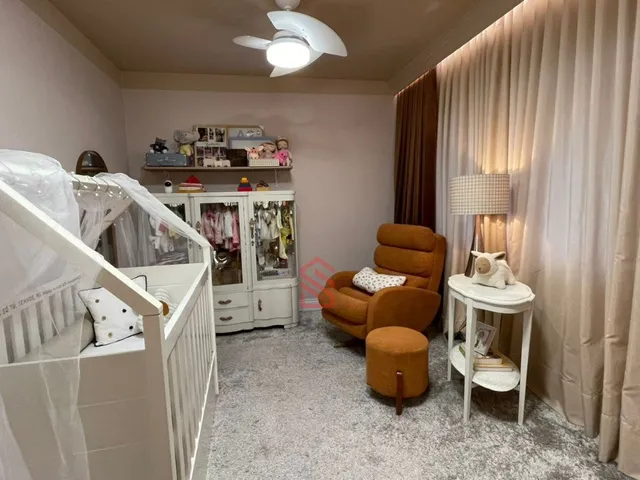 Imagem 12: Residência de 4 quartos e 2 suítes no bairro Orleans, Curitiba-PR: 300 m², 2 salas, 4