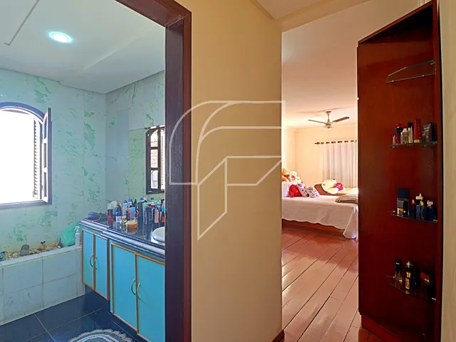 Imagem 2: Casa Duplex à venda, 5 quartos, lazer completo, 2 suítes, 3 salas, a poucos minutos da