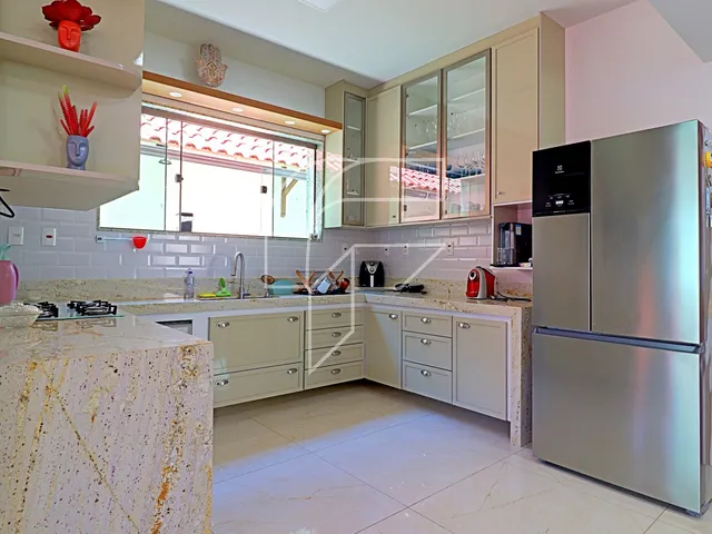 Imagem 11: Casa Duplex de 3 suítes à venda, acabamento de alto padrão, quintal e área gourmet
