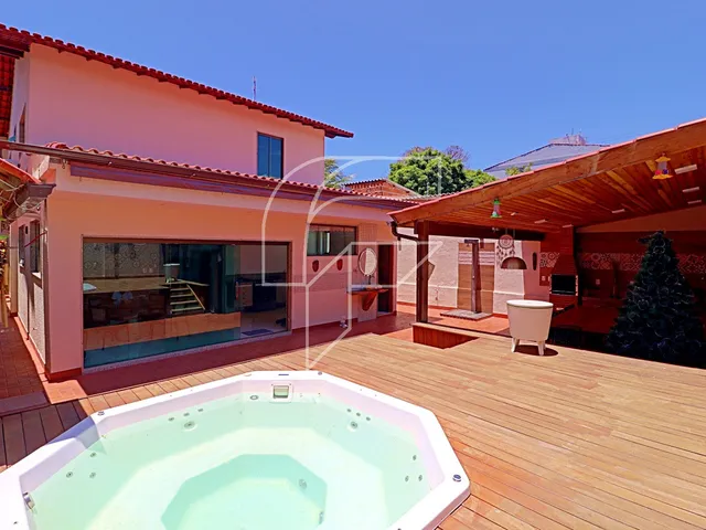 Imagem 4: Casa Duplex de 3 suítes à venda, acabamento de alto padrão, quintal e área gourmet