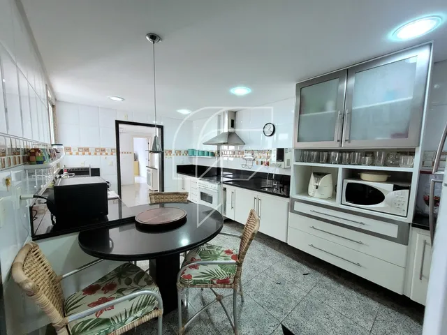 Imagem 2: Apartamento alto padrão com 5 quartos sendo 1 suíte master com vista para o mar na Orla