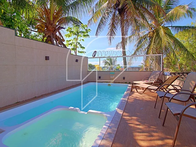 Imagem 5: Ampla casa linear completa com 4 suítes e área de lazer com piscina na Enseada Azul
