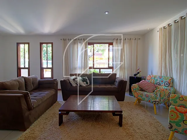 Imagem 11: Ampla casa linear completa com 4 suítes e área de lazer com piscina na Enseada Azul