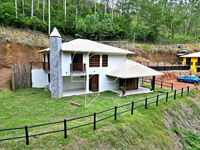 Imagem: Casa Rústica e Luxuosa, de 3 quartos, 2