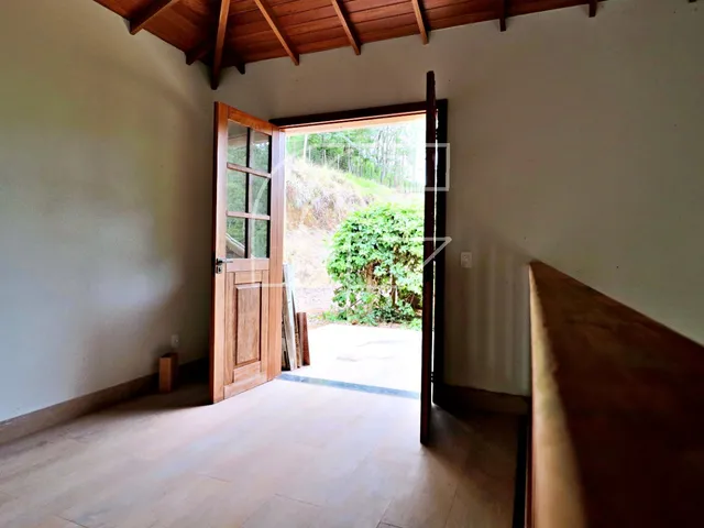 Imagem 4: Casa Rústica e Luxuosa, de 3 quartos, 2 suítes, vários ambientes na beira da Mata