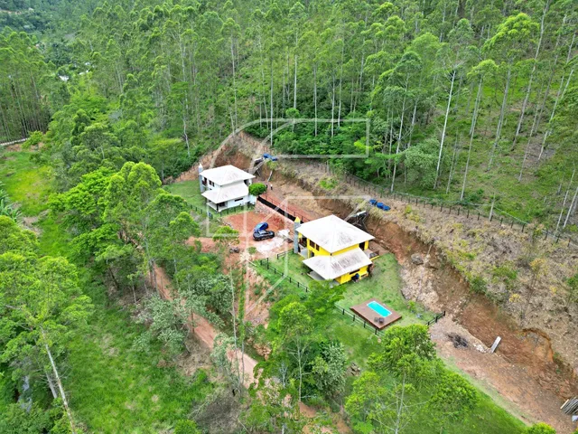 Imagem 11: Casa Rústica e Luxuosa, de 3 quartos, 2 suítes, vários ambientes na beira da Mata