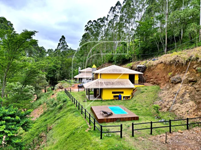 Imagem 13: Casa Rústica e Luxuosa de 3 quartos, 2 suítes, piscina e vários ambientes, junto à