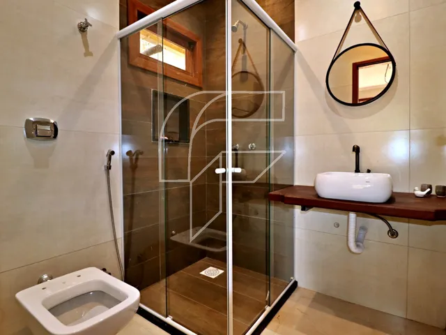 Imagem 8: Casa Rústica e Luxuosa de 3 quartos, 2 suítes, piscina e vários ambientes, junto à