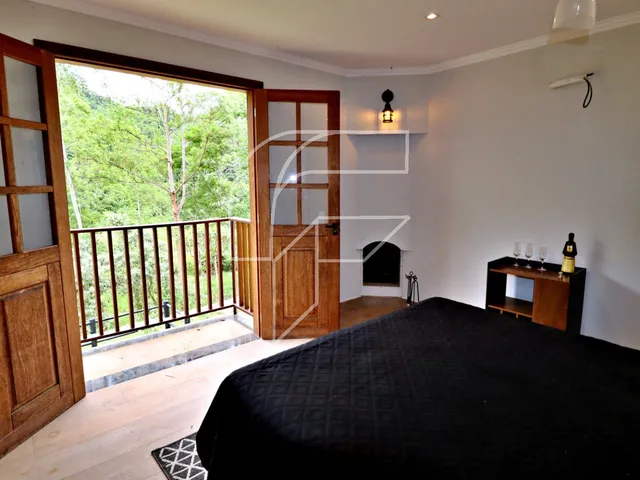 Imagem 15: Casa Rústica e Luxuosa de 3 quartos, 2 suítes, piscina e vários ambientes, junto à