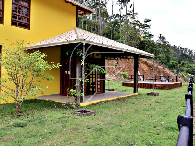 Imagem 2: Casa Rústica e Luxuosa de 3 quartos, 2 suítes, piscina e vários ambientes, junto à