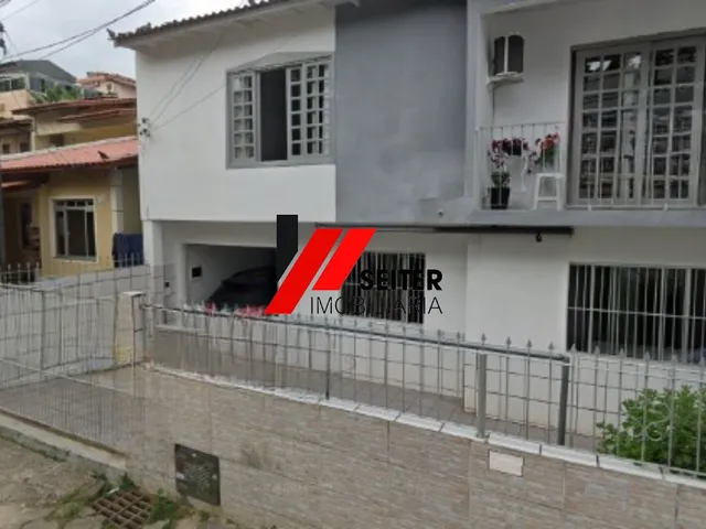 Imagem: Casa a Venda de 5 Dormitórios no Bairro