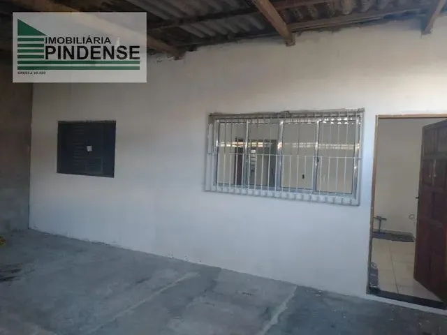 Imagem: A casa possui 2 Dormitórios, 1 Banheiro, 2 Vagas na