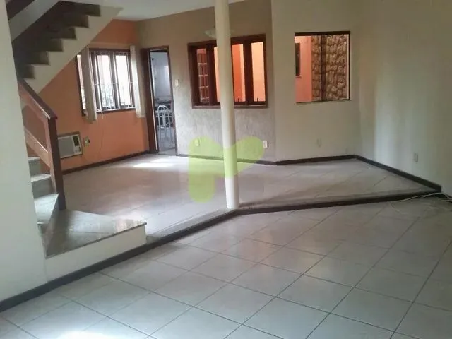 Imagem: A casa possui 3 Dormitórios, 1 Suíte, 4 Banheiros, 1 Vaga