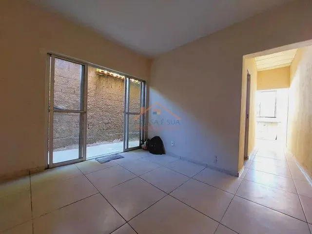Imagem 1: Casa de 2 Quartos, 1 Sala, 1 Banheiro, Lote Plano, Quintal, Área de Serviço, Terraço