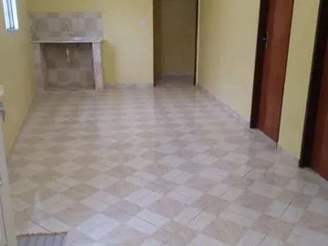 Imagem: Casa no Térreo, 2 Quartos, Garagem P/Moto