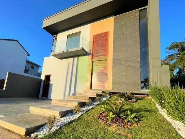 Imagem: A casa possui 3 Dormitórios, 3 Suítes, 4 Banheiros, 1