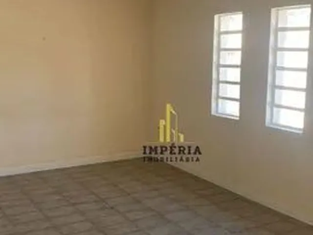 Imagem: A casa possui 2 Dormitórios, 1 Suíte, 2 Banheiros, 3
