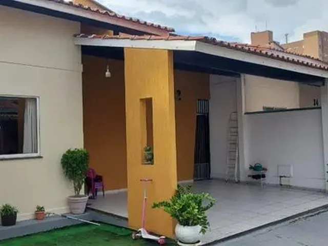 Imagem: A casa em condomínio possui 3 Dormitórios, 2 Banheiros, 2