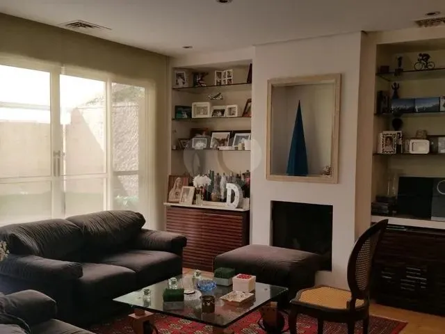 Imagem: Casa em Condomínio com Piscina e 4 Suites