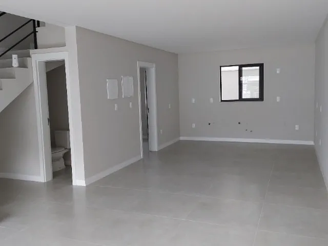 Imagem 5: Pronto para morar - Sobrado Triplex Novo com 3 Suites perto do Angeloni da Quarta Avenida