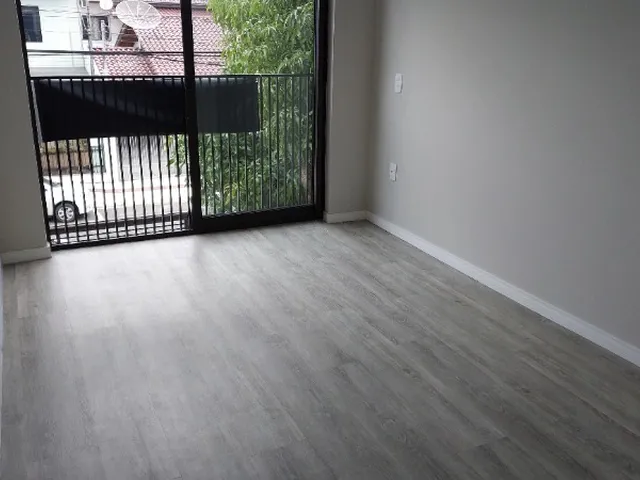 Imagem 4: Pronto para morar - Sobrado Triplex Novo com 3 Suites perto do Angeloni da Quarta Avenida